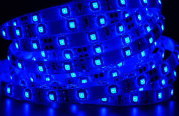 帶掛板復(fù)合板工作臺(tái)?靚鋼金屬?gòu)?fù)合板需注意的事項(xiàng)有哪些??健明迪